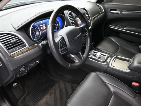 Used 2018 Chrysler 300 Limited w/ Safetytec Plus Group image 19