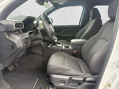 Certified 2025 Toyota Tacoma SR5 AWD/4WD image 10