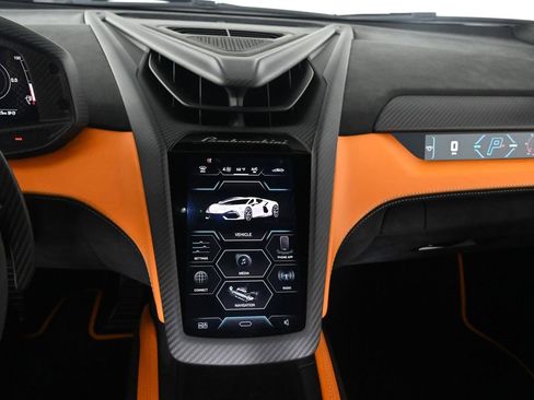 Used 2025 Lamborghini Revuelto image 13