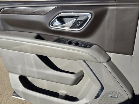 Used 2021 Chevrolet Suburban Z71 w/ Z71 Off-Road Package image 21