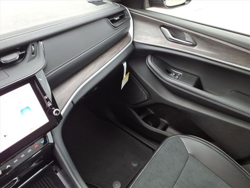 New 2026 Jeep Grand Cherokee L 4WD image 32