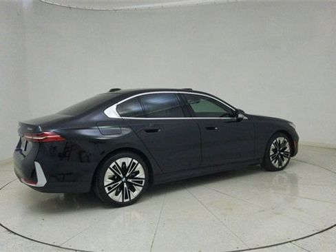 Used 2025 BMW 540i xDrive image 73
