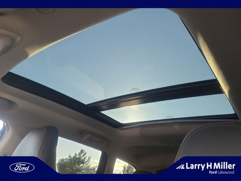 Used 2017 Volvo XC60 T5 Dynamic w/ Preferred Option Package image 32