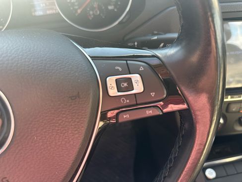 Used 2017 Volkswagen Jetta SE image 40