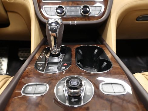 Used 2018 Bentley Bentayga AWD/4WD image 41