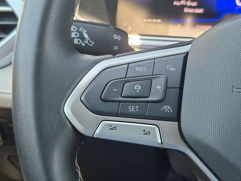 Used 2025 Volkswagen Taos SE AWD/4WD image 20