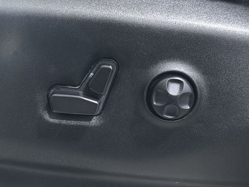Used 2023 Chrysler Pacifica Touring-L FWD image 29