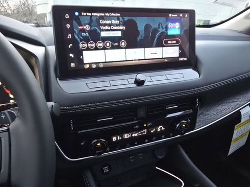 New 2026 Nissan Rogue Platinum w/ Tech Package image 17