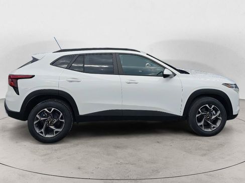 New 2026 Chevrolet Trax LT w/ Driver Confidence Package FWD image 2