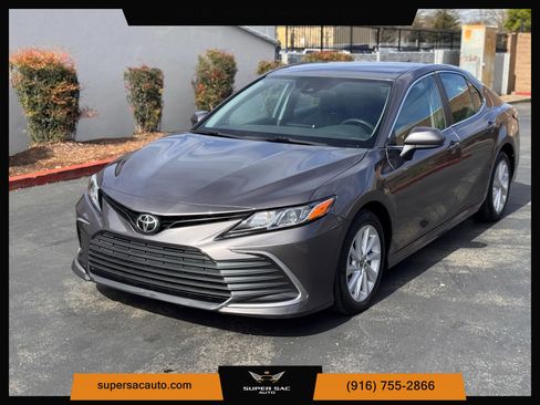 Used 2022 Toyota Camry LE FWD image 1