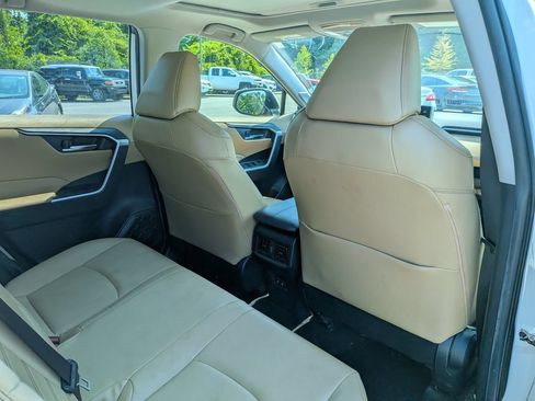 Used 2019 Toyota RAV4 XLE Premium w/ Advanced Technology Package FWD image 25