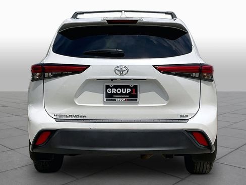 Used 2023 Toyota Highlander XLE image 5