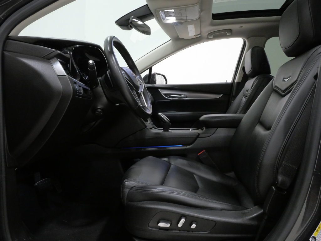 Used 2018 Cadillac XT5 Luxury w/ Driver Awareness Package FWD image 12