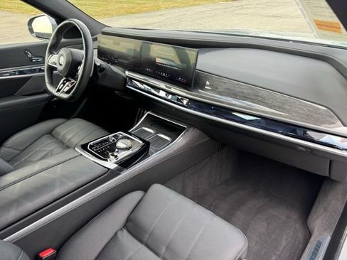 Certified 2024 BMW 760i xDrive AWD/4WD image 24