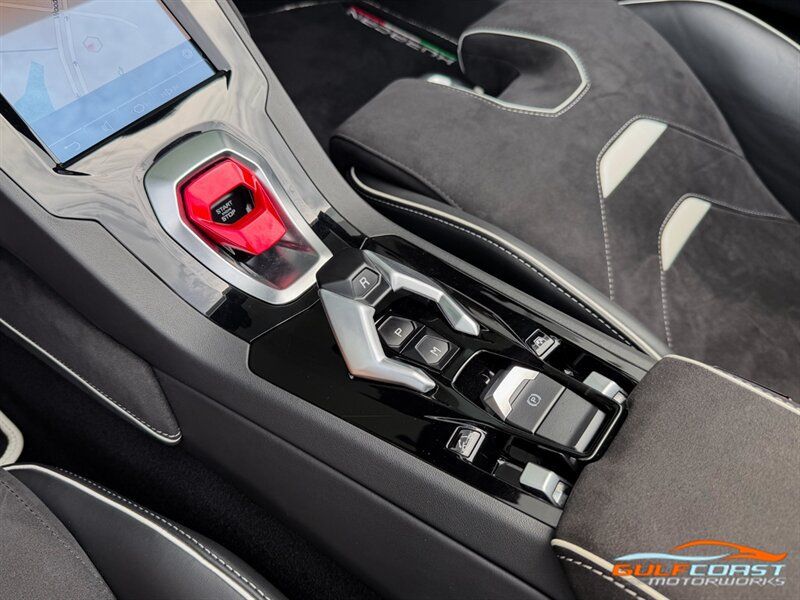 Used 2022 Lamborghini Huracan EVO RWD image 17