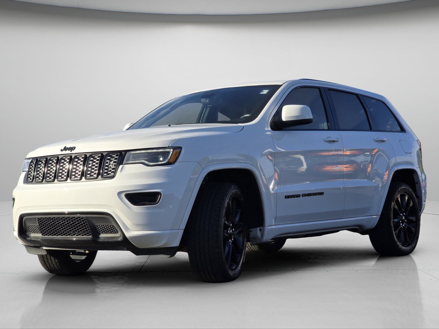 Used 2020 Jeep Grand Cherokee Altitude AWD/4WD image 20