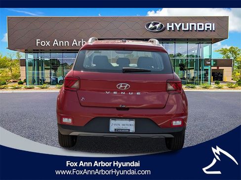 New 2025 Hyundai Venue SEL image 4
