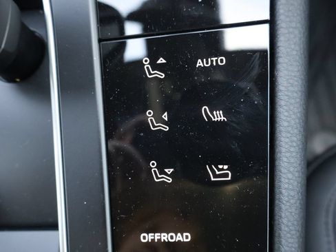 Used 2026 Porsche Macan AWD/4WD image 29
