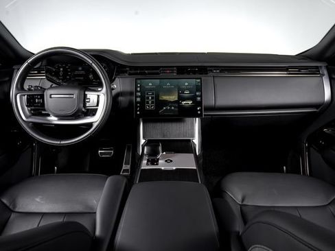 Used 2025 Land Rover Range Rover SV AWD/4WD image 33