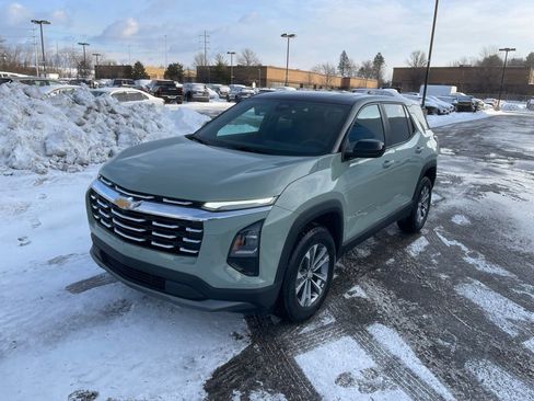 New 2026 Chevrolet Equinox LT w/ Convenience Package II image 3