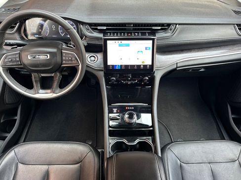 Used 2023 Jeep Grand Cherokee L Limited w/ Black Appearance Package image 18