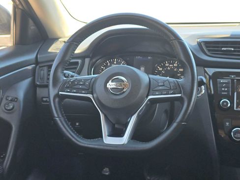 Used 2018 Nissan Rogue SV AWD/4WD image 19
