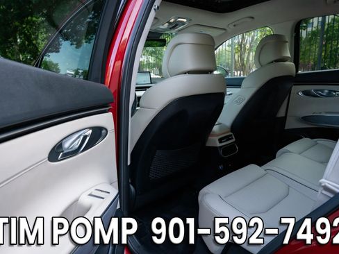 Used 2024 Genesis GV70 2.5T w/ Advanced Package AWD/4WD image 13