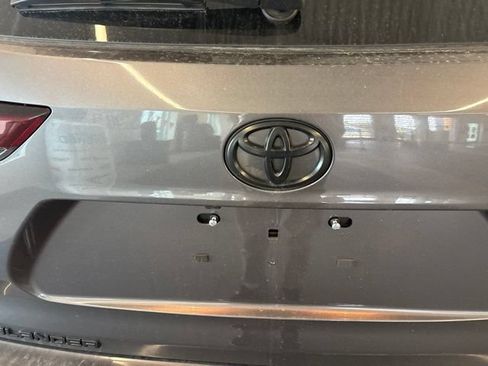 Used 2024 Toyota Highlander XLE AWD/4WD image 29