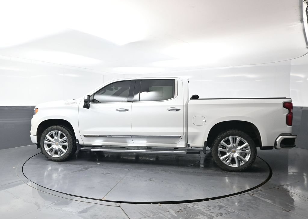 Used 2022 Chevrolet Silverado 1500 High Country w/ High Country Premium Package AWD/4WD image 11