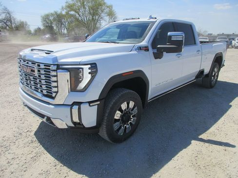 New 2026 GMC Sierra 3500 Denali w/ Denali Reserve Package image 12