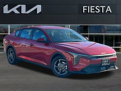 New 2025 Kia K4 LXS