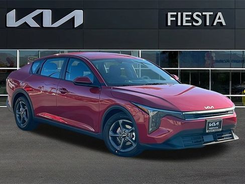 New 2025 Kia K4 LXS image 1