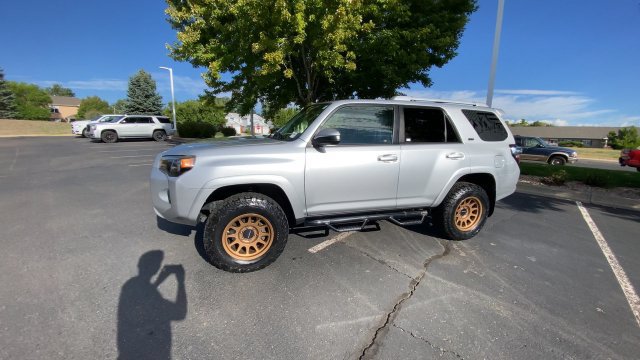 Used 2016 Toyota 4Runner SR5 AWD/4WD image 4