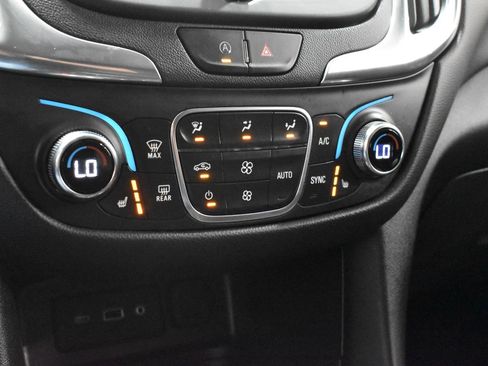 Used 2023 Chevrolet Equinox LT FWD image 19