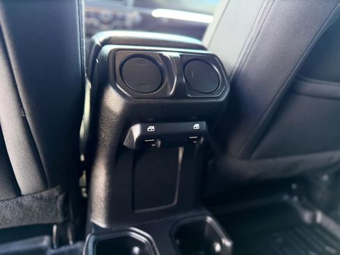 Used 2019 Jeep Wrangler Unlimited Sport AWD/4WD image 21