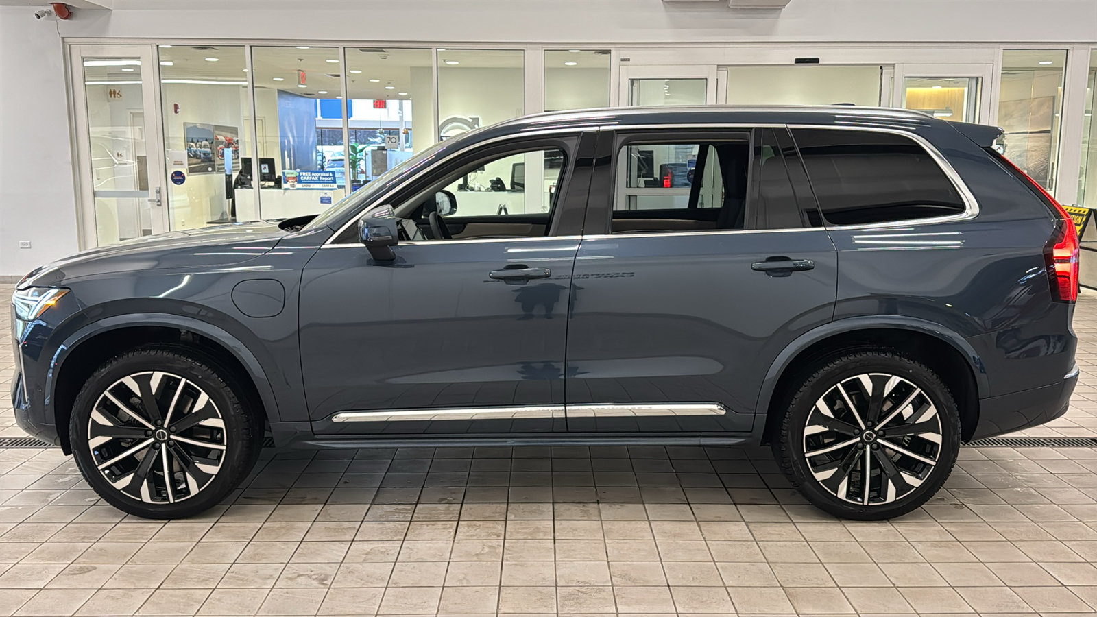 New 2026 Volvo XC90 T8 Plus w/ Protection Package Premier AWD/4WD image 8