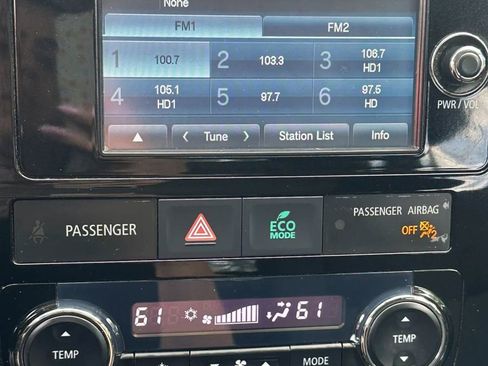 Used 2014 Mitsubishi Outlander SE AWD/4WD image 16