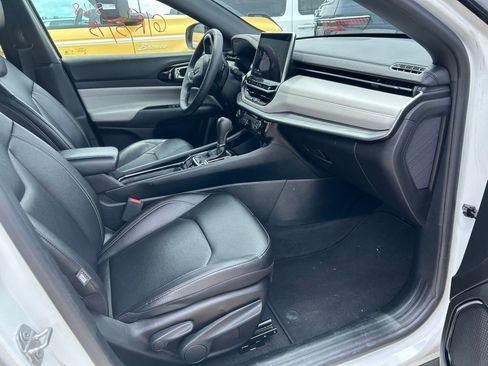 Used 2025 Jeep Compass Limited AWD/4WD image 3