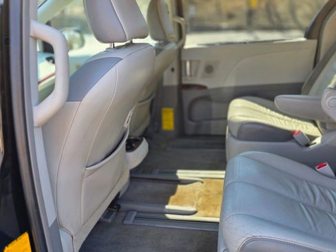 Used 2013 Toyota Sienna Limited w/ Premium Pkg AWD/4WD image 8
