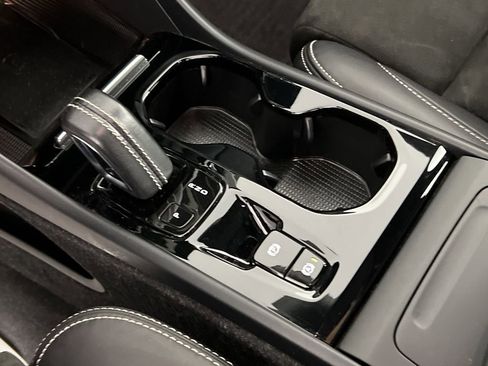 Used 2021 Volvo XC40 T5 R-Design w/ Advanced Package image 22