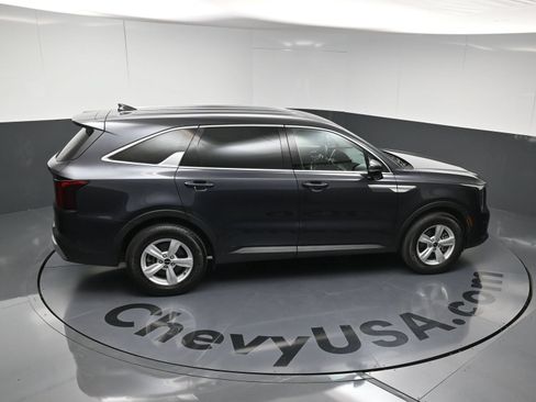Used 2025 Kia Sorento LX FWD image 33