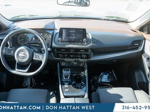 Used 2023 Nissan Rogue SV image 4