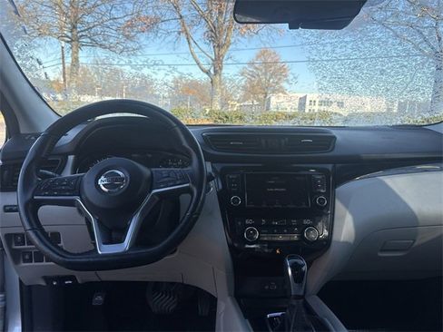 Used 2022 Nissan Rogue Sport SV image 9