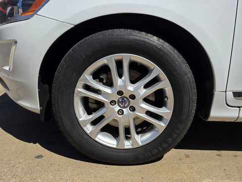 Used 2015 Volvo XC60 T5 Premier w/ Proximity Package image 14