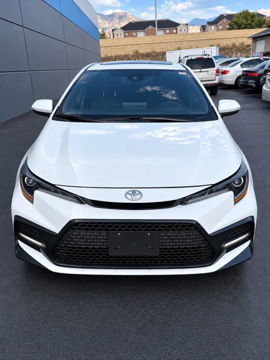 Used 2022 Toyota Corolla SE w/ SE Premium Package FWD image 2