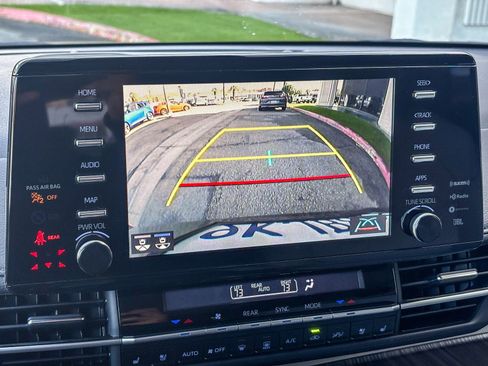 Used 2024 Toyota Sienna Limited image 26