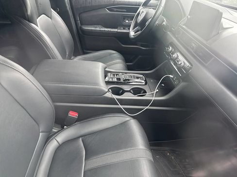 Used 2023 Honda Pilot Touring image 17