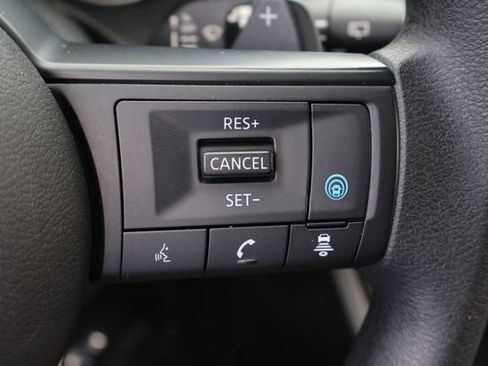 Used 2024 Nissan Rogue SV AWD/4WD image 23
