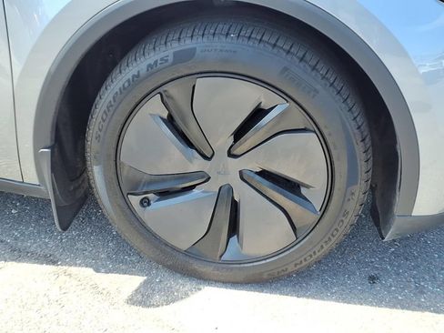 Used 2026 Tesla Model Y Long Range AWD/4WD image 9