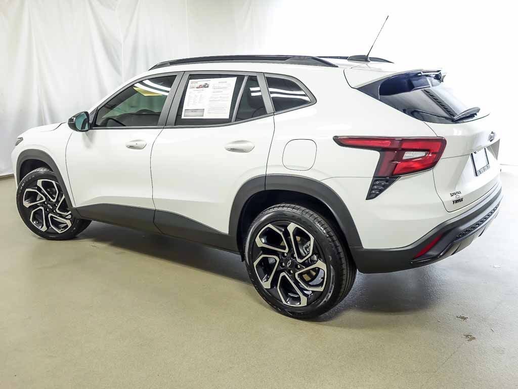 Used 2025 Chevrolet Trax RS w/ Driver Confidence Package FWD image 7